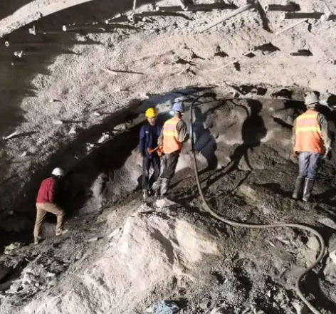 浠水拱顶带模注浆料的施工流程及注意事项